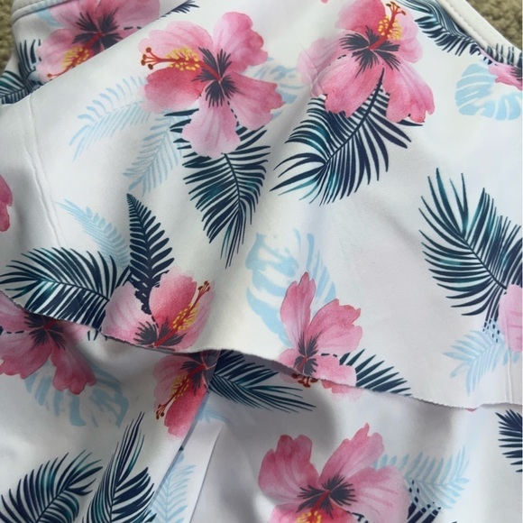 ♥️Flounce Swimsuit Top White And Pink Floral - Picture 4 of 7